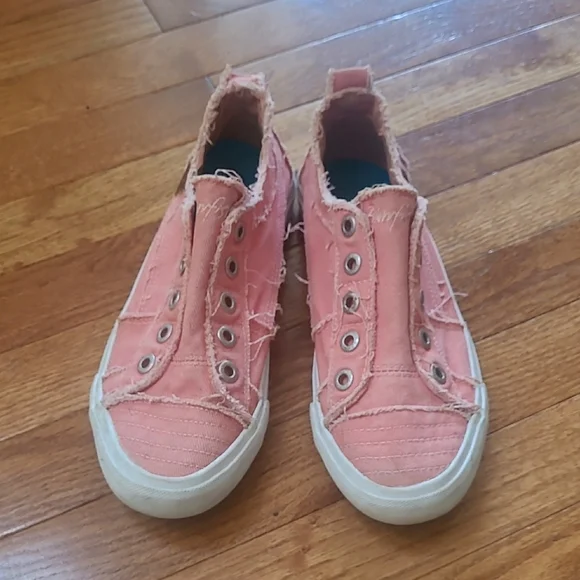 🩷Blowfish Sneakers - Picture 1 of 4